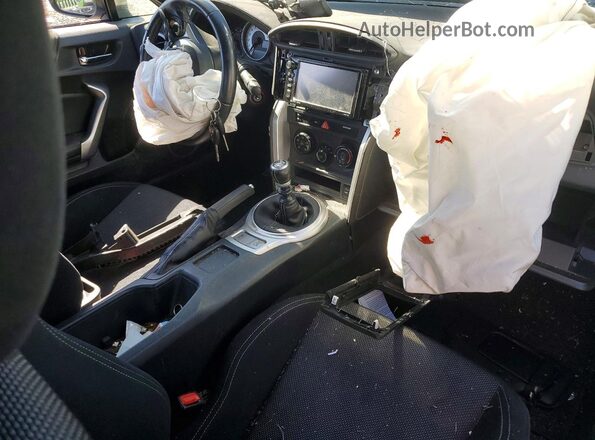 JF1ZNAA14H9702406 2017 TOYOTA 86 Серебряный Вид панели приборов