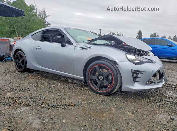 JF1ZNAE17J9701797 2018 TOYOTA 86 Серебряный Передняя правая четверть
