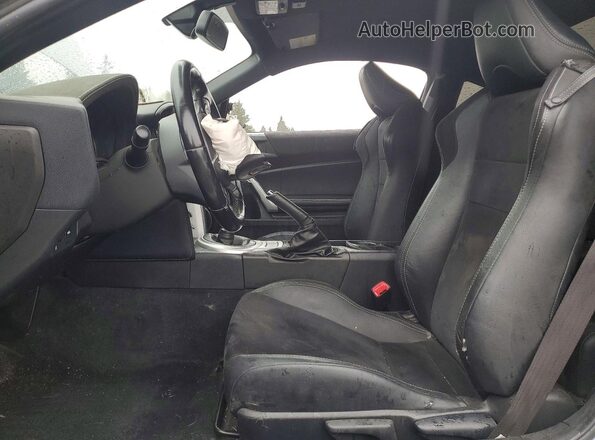 JF1ZNAE17J9701797 2018 TOYOTA 86 Серебряный Вид салона спереди