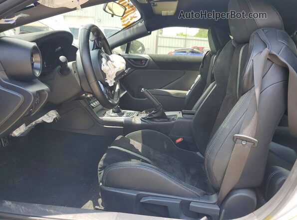 JF1ZNBE15P9762676 2023 TOYOTA GR Silver წინა სალონის ხედი