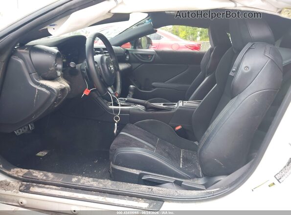 JF1ZNBE15R8760385 2024 TOYOTA GR86 White Вид салону спереду