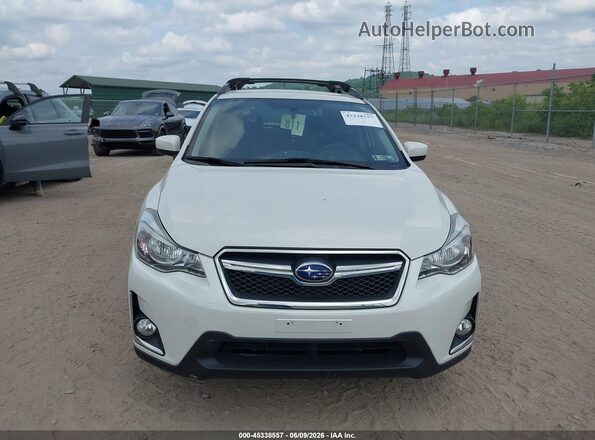 JF2GPABC2HH263192 2017 SUBARU CROSSTREK White Вид задньої частини салону
