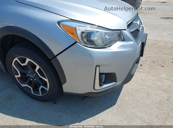 JF2GPABC9H9206188 2017 SUBARU CROSSTREK Silver Вид спереду