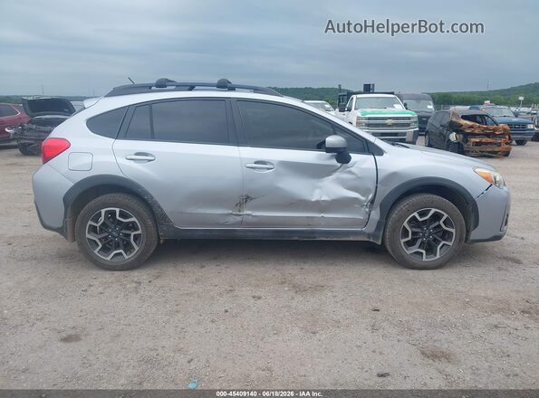 JF2GPABCXG8231427 2016 SUBARU CROSSTREK Silver Widok wnętrza z tyłu