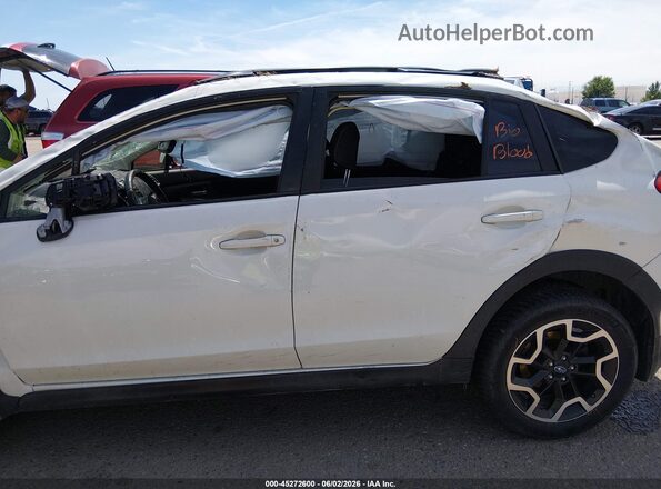 JF2GPADCXGH330472 2016 SUBARU CROSSTREK White Вид задньої частини салону