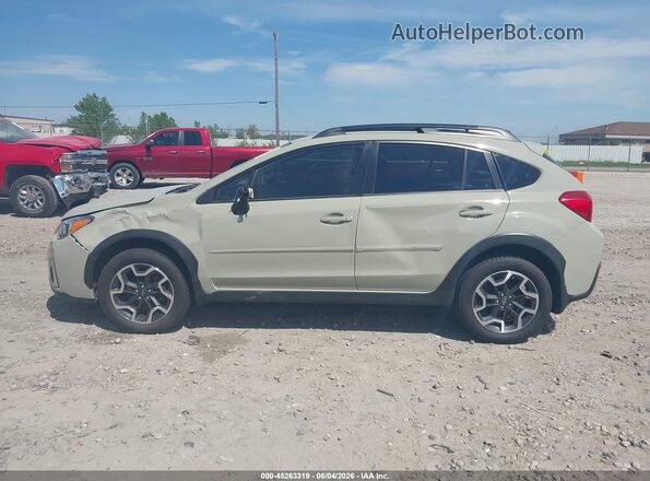 JF2GPAKC9HH238404 2017 SUBARU CROSSTREK Cream Սալոնի 360 աստիճան տեսք