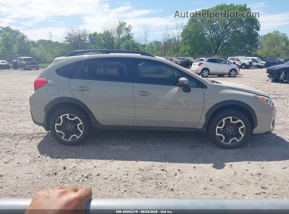 JF2GPAKC9HH238404 2017 SUBARU CROSSTREK Cream Սալոնի հետևի տեսք