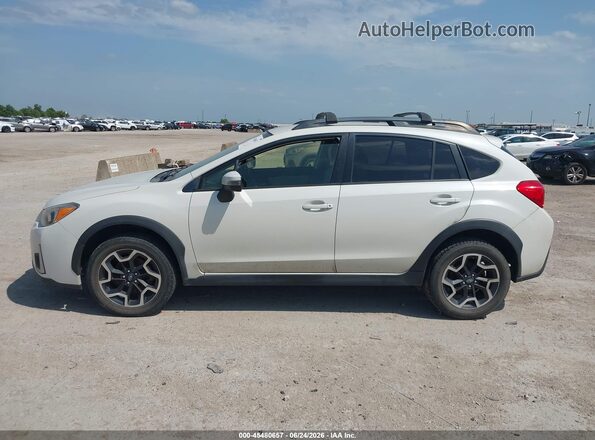 JF2GPAKCXG8224560 2016 SUBARU CROSSTREK White Սալոնի 360 աստիճան տեսք