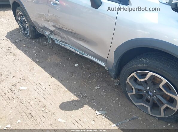 JF2GPALC5H8258339 2017 SUBARU CROSSTREK Silver Вид спереду
