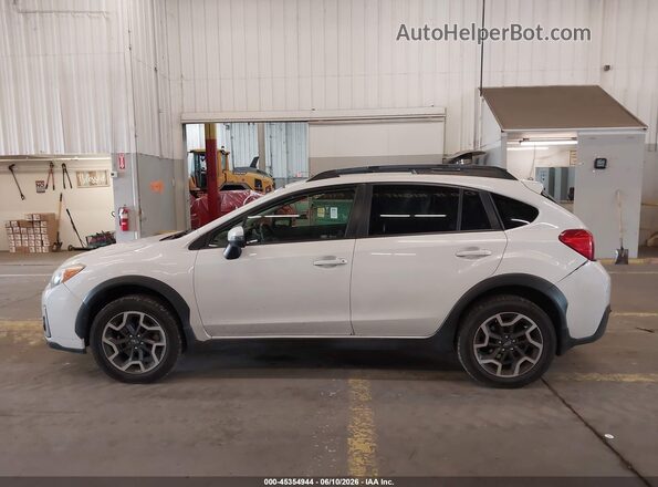 JF2GPANC9G8310096 2016 SUBARU CROSSTREK White 360 interior view