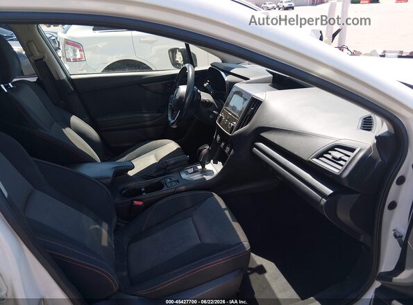 JF2GTABC3JH314653 2018 SUBARU CROSSTREK Белый Вид салона спереди