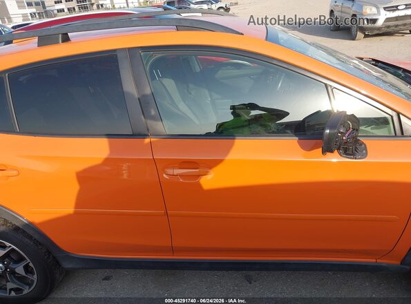 JF2GTABC3JH339763 2018 SUBARU CROSSTREK Оранжевый Вид задней части салона