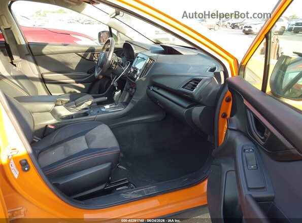 JF2GTABC3JH339763 2018 SUBARU CROSSTREK Оранжевый Вид салона спереди