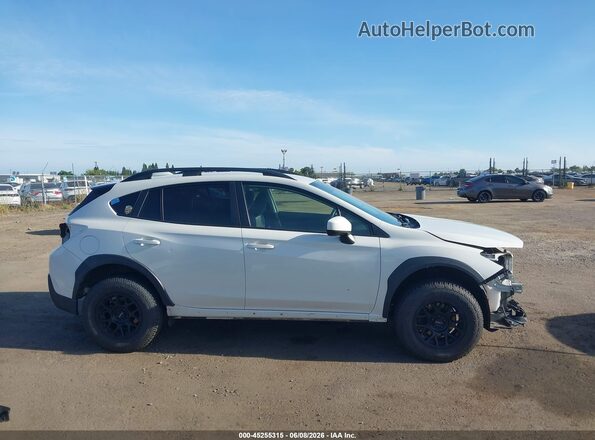 JF2GTABC6J9290990 2018 SUBARU CROSSTREK Белый Вид задней части салона