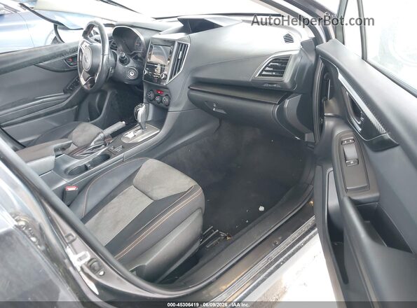 JF2GTABC8JH228660 2018 SUBARU CROSSTREK Gray Front interior view