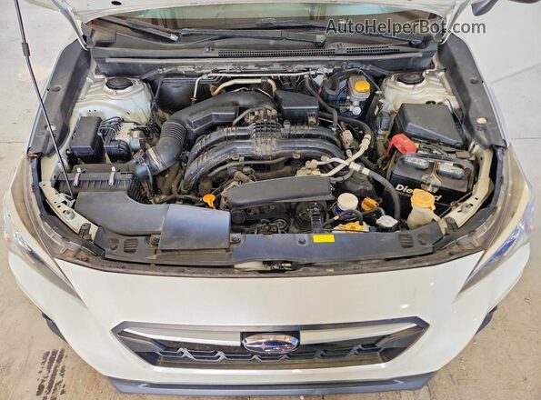 JF2GTABC8JH253445 2018 SUBARU CROSSTREK White Սալոնի հետևի տեսք