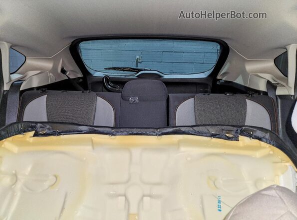 JF2GTABC9J9235269 2018 SUBARU CROSSTREK Синий Вид задних сидений