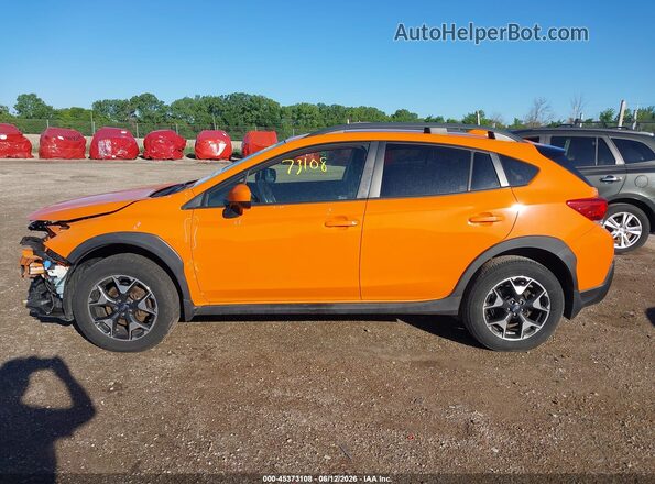 JF2GTACC2K8237385 2019 SUBARU CROSSTREK Orange 360 interior view