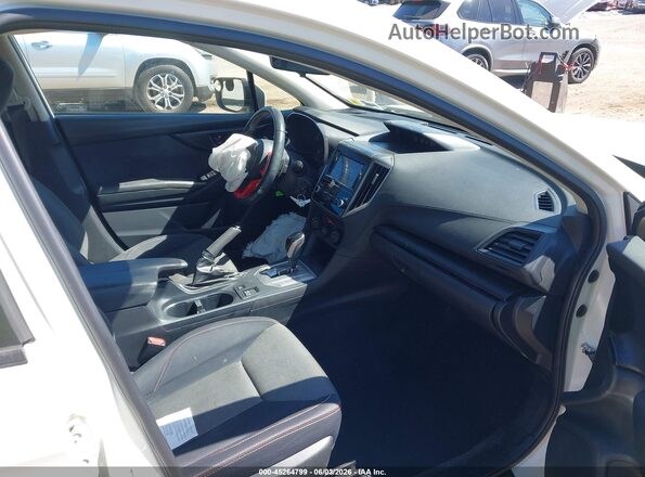 JF2GTACC3JH316319 2018 SUBARU CROSSTREK White Widok wnętrza z przodu
