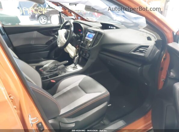 JF2GTACC6JH217431 2018 SUBARU CROSSTREK Оранжевый Вид салона спереди