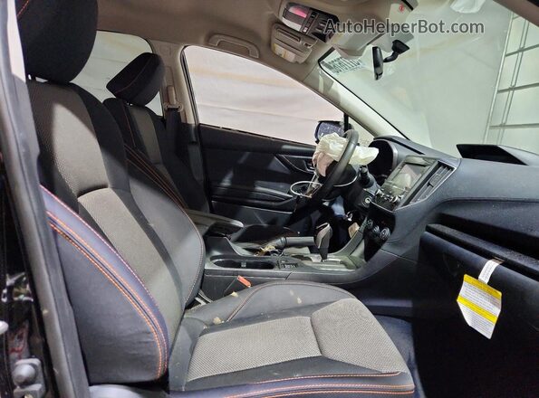 JF2GTADC0JH316065 2018 SUBARU CROSSTREK Black Front interior view