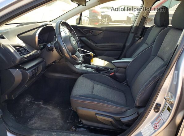 JF2GTADC1JH324482 2018 SUBARU CROSSTREK Серебряный Вид салона спереди