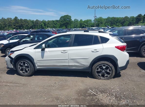 JF2GTADC4J8274161 2018 SUBARU CROSSTREK White 360 interior view