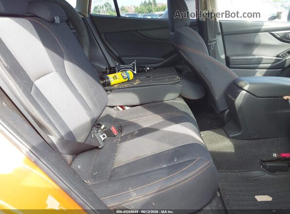 JF2GTADC5J8200540 2018 SUBARU CROSSTREK Orange Widok naklejki z numerem VIN