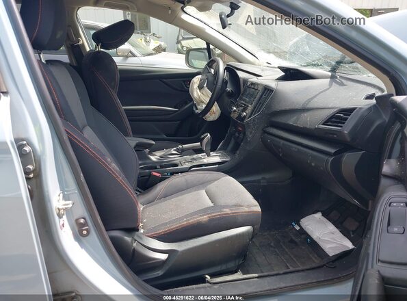 JF2GTADC7JH250713 2018 SUBARU CROSSTREK Light Blue წინა სალონის ხედი