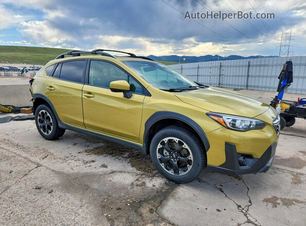 JF2GTAEC3MH387201 2021 SUBARU CROSSTREK Yellow 