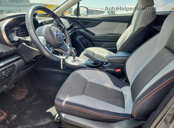 JF2GTAEC5M8300222 2021 SUBARU CROSSTREK Gray Front interior view
