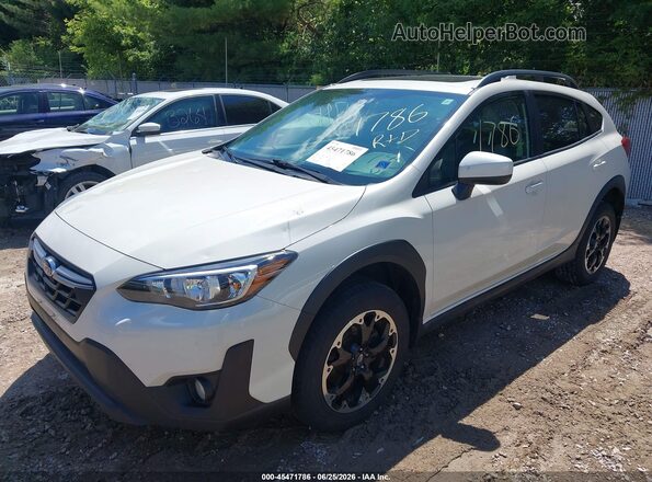 JF2GTAEC5M8358461 2021 SUBARU CROSSTREK White Front left