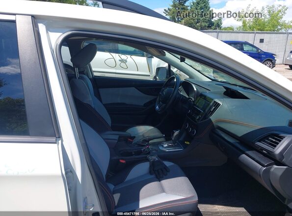 JF2GTAEC5M8358461 2021 SUBARU CROSSTREK White Front interior view