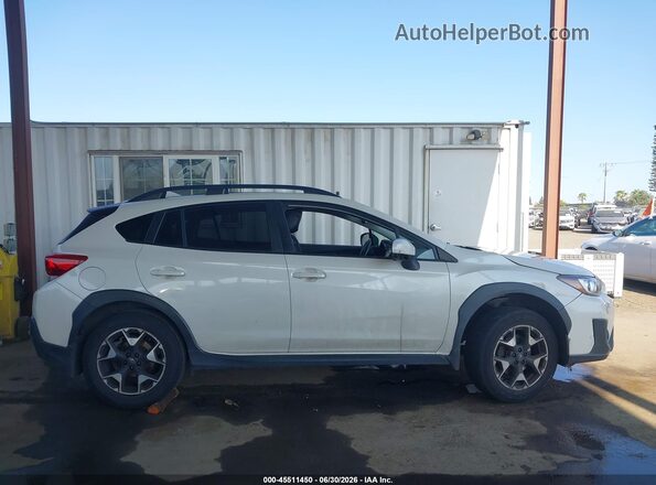 JF2GTAEC6L8258013 2020 SUBARU CROSSTREK White Սալոնի հետևի տեսք
