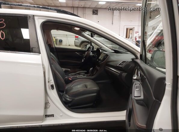 JF2GTAJC1JH238643 2018 SUBARU CROSSTREK White Vista interior delantera