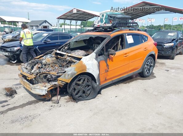 JF2GTALC3J8217810 2018 SUBARU CROSSTREK Orange Vista tres cuartos delantera izquierda