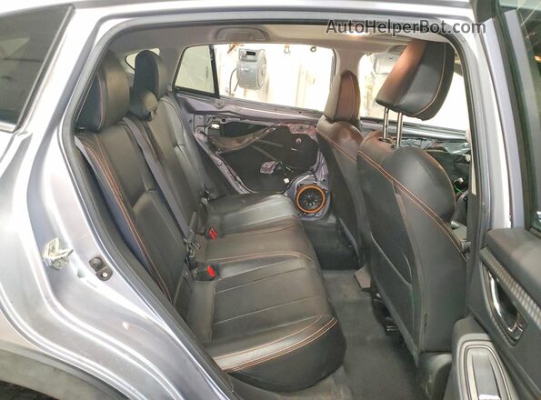 JF2GTAMC4J8346962 2018 SUBARU CROSSTREK Silver Սալոնի հետևի տեսք