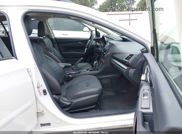JF2GTAMC4JH342488 2018 SUBARU CROSSTREK White Widok wnętrza z przodu