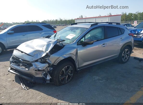JF2GUHDC7S8260438 2025 SUBARU CROSSTREK Silver Vista tres cuartos delantera izquierda