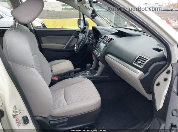 JF2SJAAC4JH542128 2018 SUBARU FORESTER White წინა სალონის ხედი