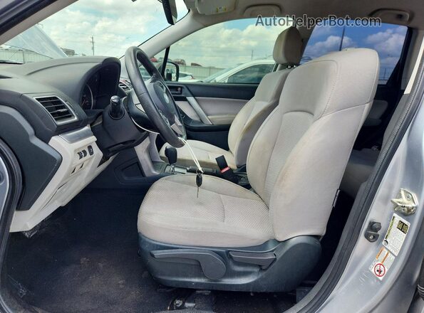 JF2SJABC1HH810318 2017 SUBARU FORESTER Серебряный Вид салона спереди