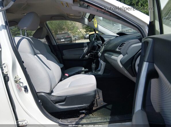 JF2SJABC2JH517548 2018 SUBARU FORESTER White Widok wnętrza z przodu
