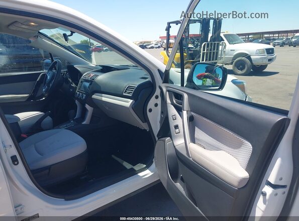 JF2SJABC7JH604068 2018 SUBARU FORESTER White Սալոնի դիմացի տեսք