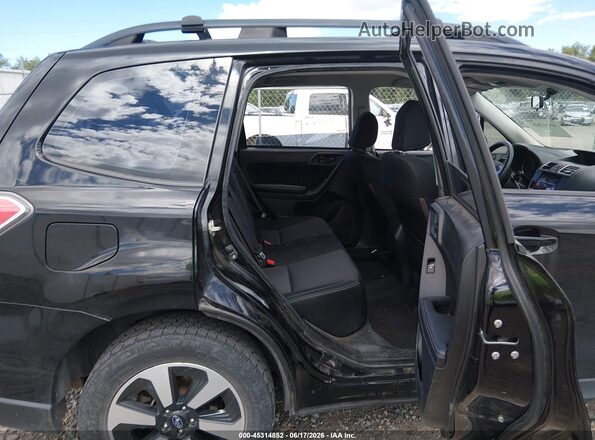 JF2SJABC8JH465262 2018 SUBARU FORESTER Black VIN sticker view