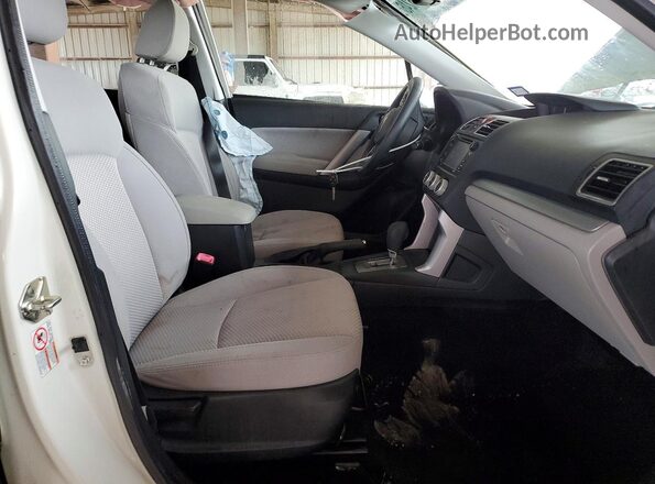 JF2SJABCXJH465022 2018 SUBARU FORESTER Белый Вид салона спереди