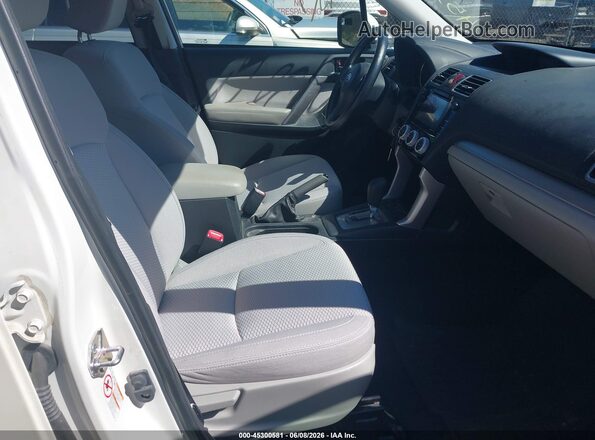 JF2SJADC6GH549120 2016 SUBARU FORESTER White Front interior view