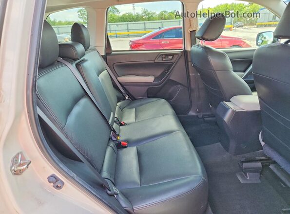 JF2SJADC7GH467283 2016 SUBARU FORESTER White Вид задньої частини салону