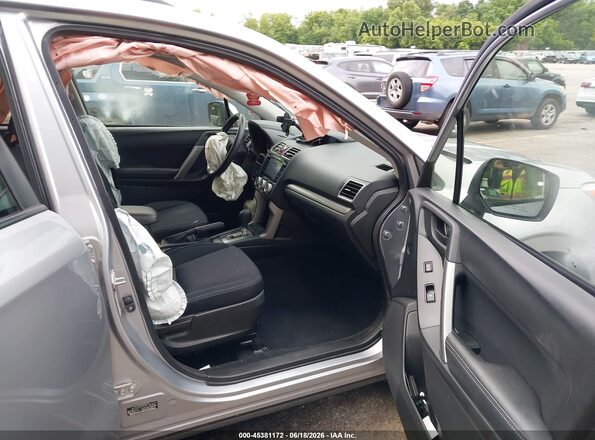 JF2SJADC8GH522615 2016 SUBARU FORESTER Серебряный Вид салона спереди