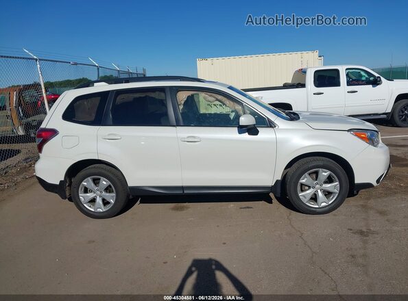JF2SJADCXGH408082 2016 SUBARU FORESTER Белый Вид задней части салона