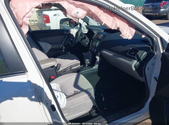 JF2SJADCXGH408082 2016 SUBARU FORESTER Белый Вид салона спереди
